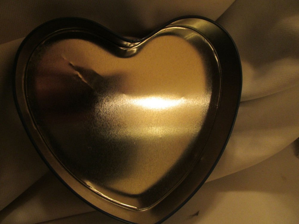Disney Frozen II Olaf Heart Tin Empty