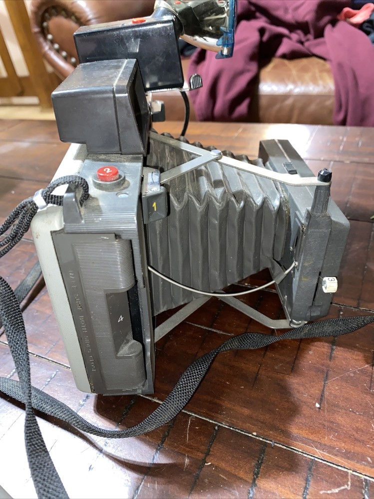 Vintage Polaroid Automatic 104 Land Camera with flash Not Tested