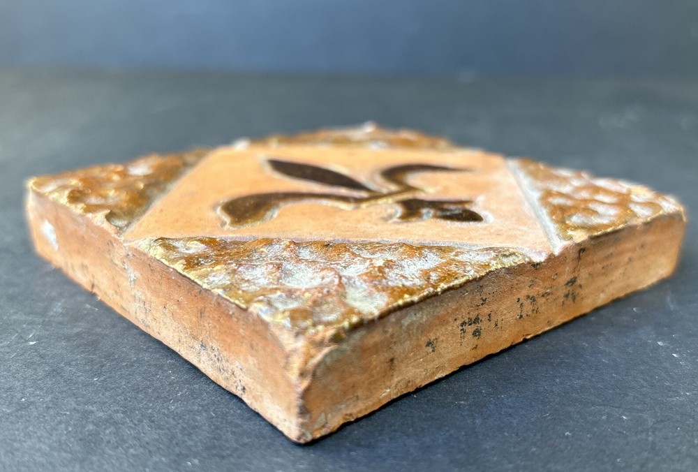Antique Vtg Redware Earthenware Tile Fleur-De-Lis ~ Brown 1