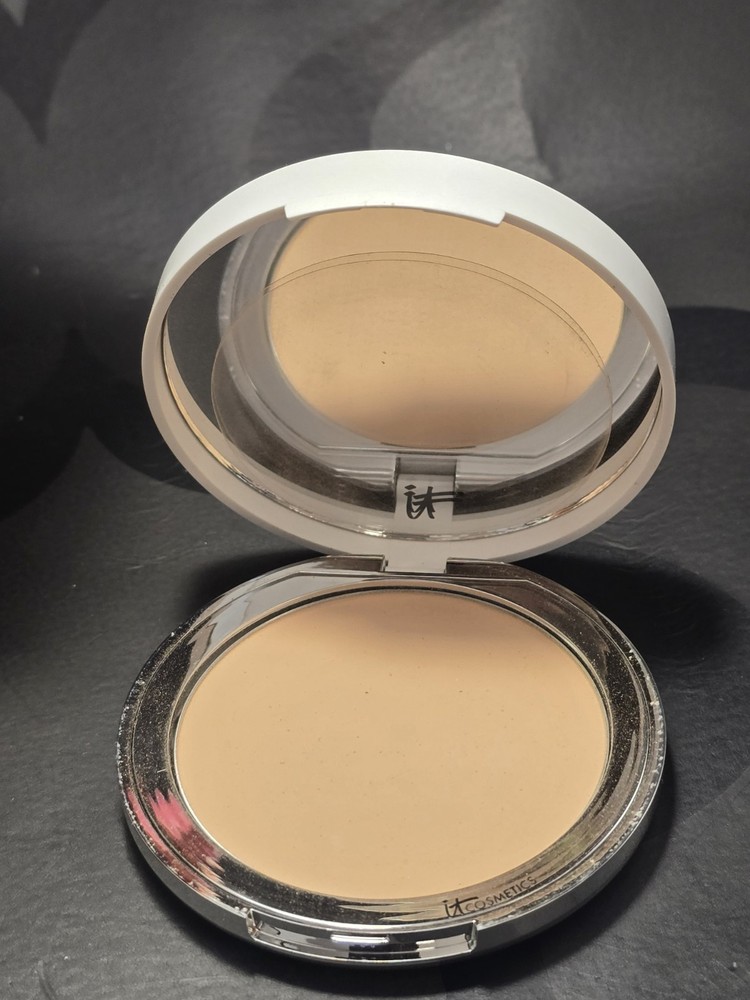 IT COSMETICS ~ BYE BYE FOUNDATION FULL COVERAGE POWDER ~ Medium ~ 0.30 OZ NWOB