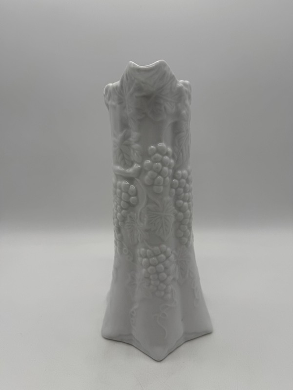 Basic Porcelana White Grapes Design Water/Wine Pitcher 10"