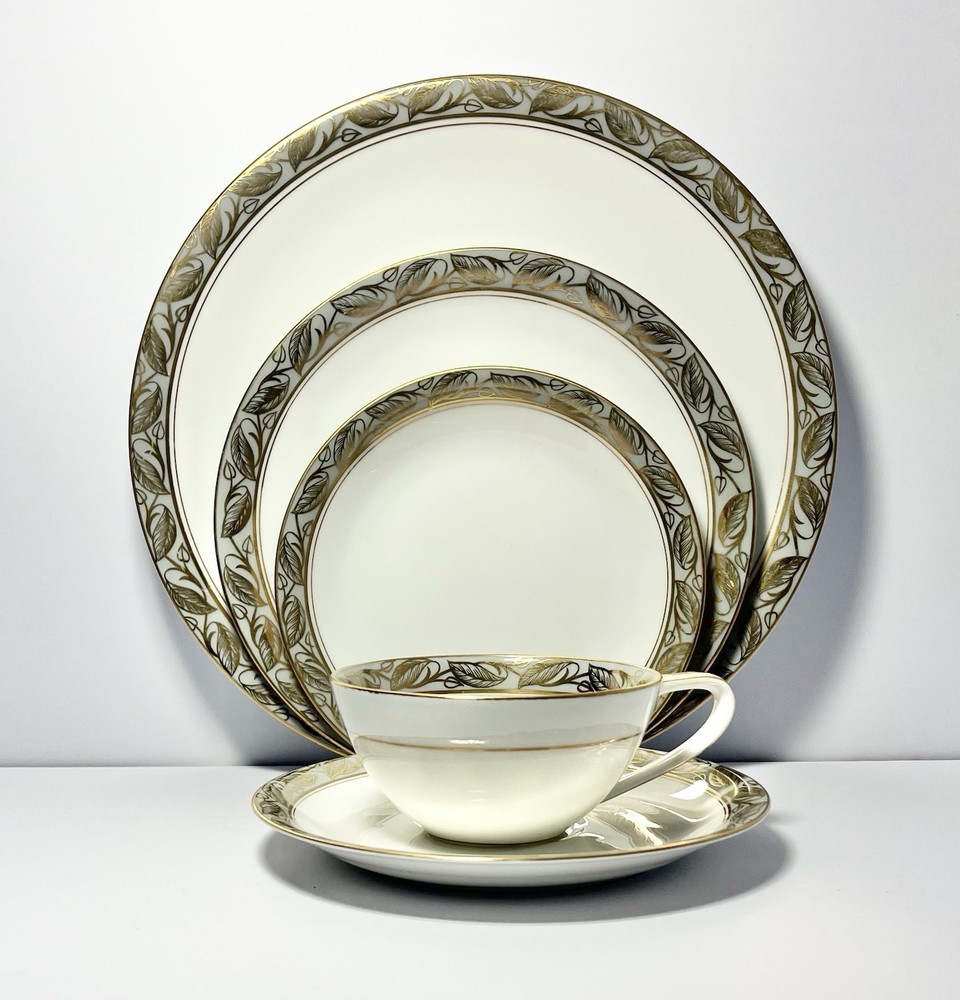 Noritake “Greta” 30-Piece Bone China Dinnerware Set, Service for 6