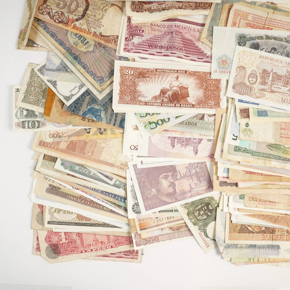 194x Assorted World/Foreign Bank Notes 30562