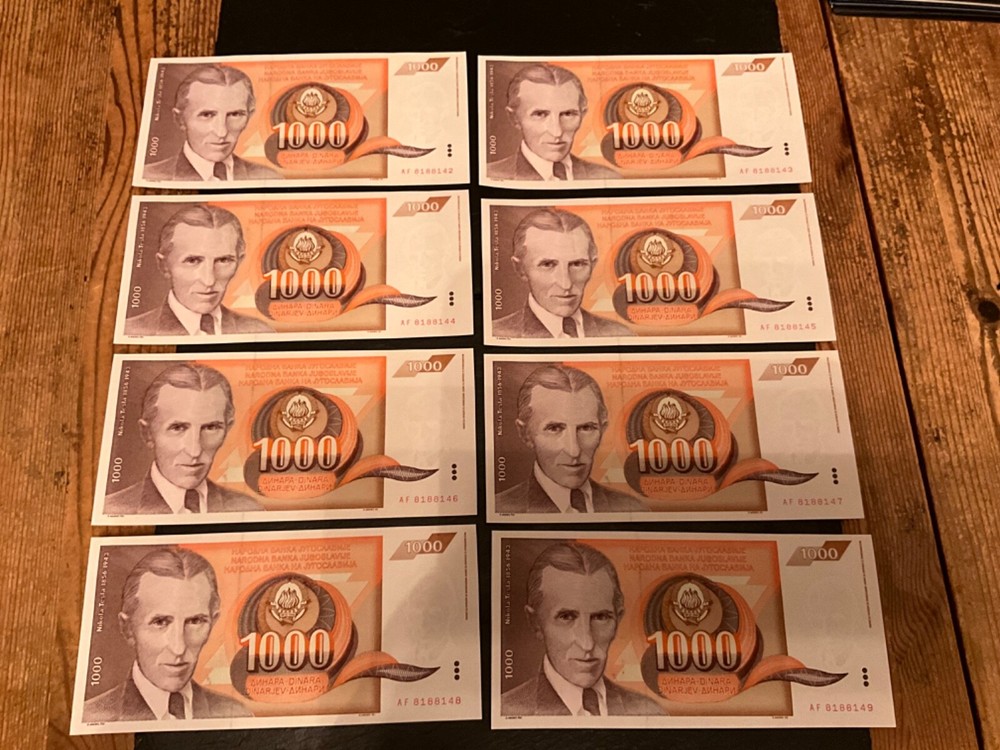 8 consecutive mint 1,000 Yugoslavia dinara banknotes dated 1990 UNC