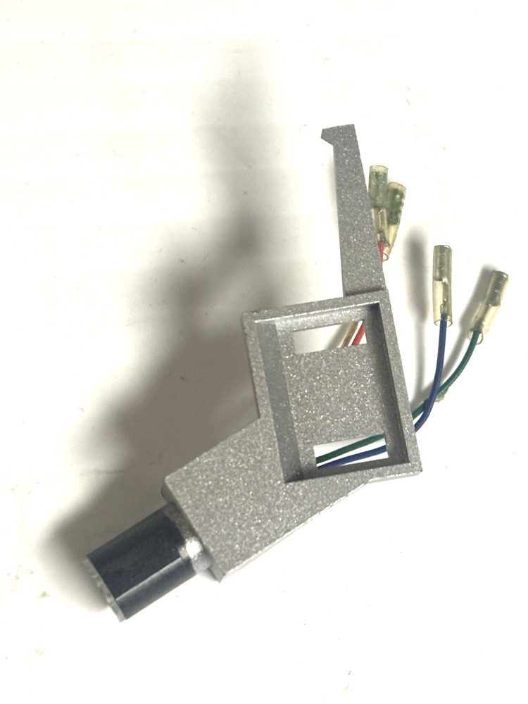 SILVER TURNTABLE HEADSHELL 4 WIRES NOS