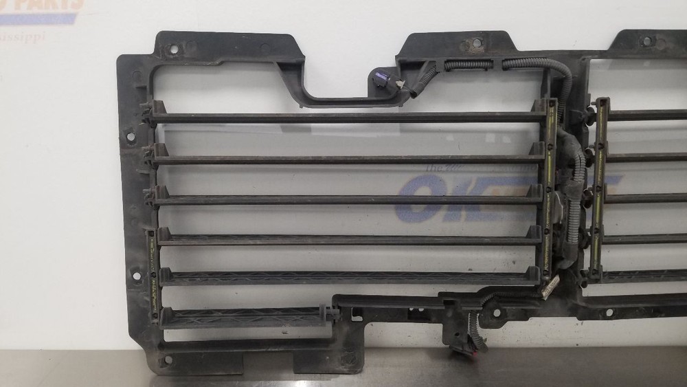 18 GMC YUKON 5.3L AIR SHUTTER