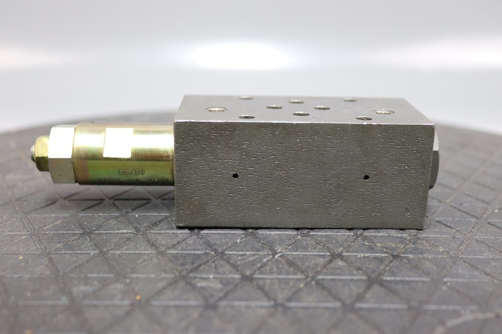 Flutec DB4E-012-200V Pressure Reducing Valve 48/99 + 395258 Used