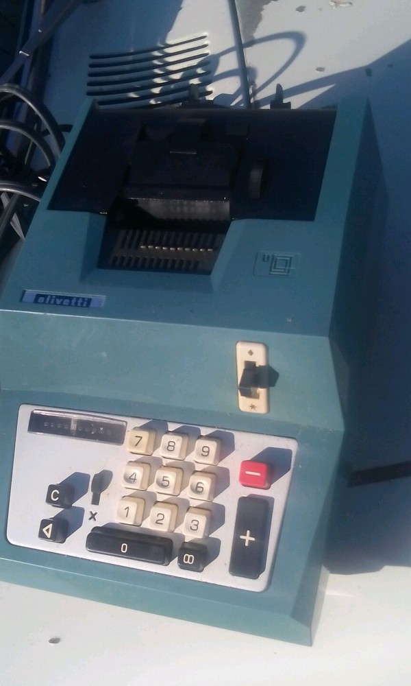 OLD OILIVETTI ADDING MACHINE