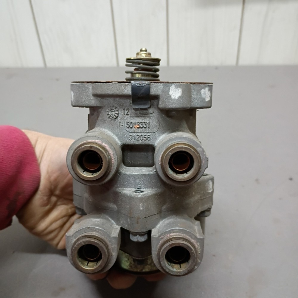BENDIX BRAKE VALVE T 5005185 A / T 5018331 Untested