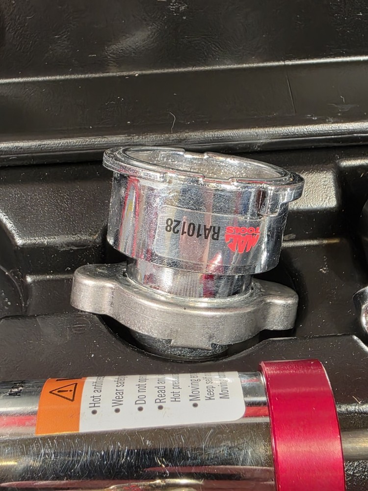 Mac Tools CST500 Cooling System Pressur Tester In Case With Adapters