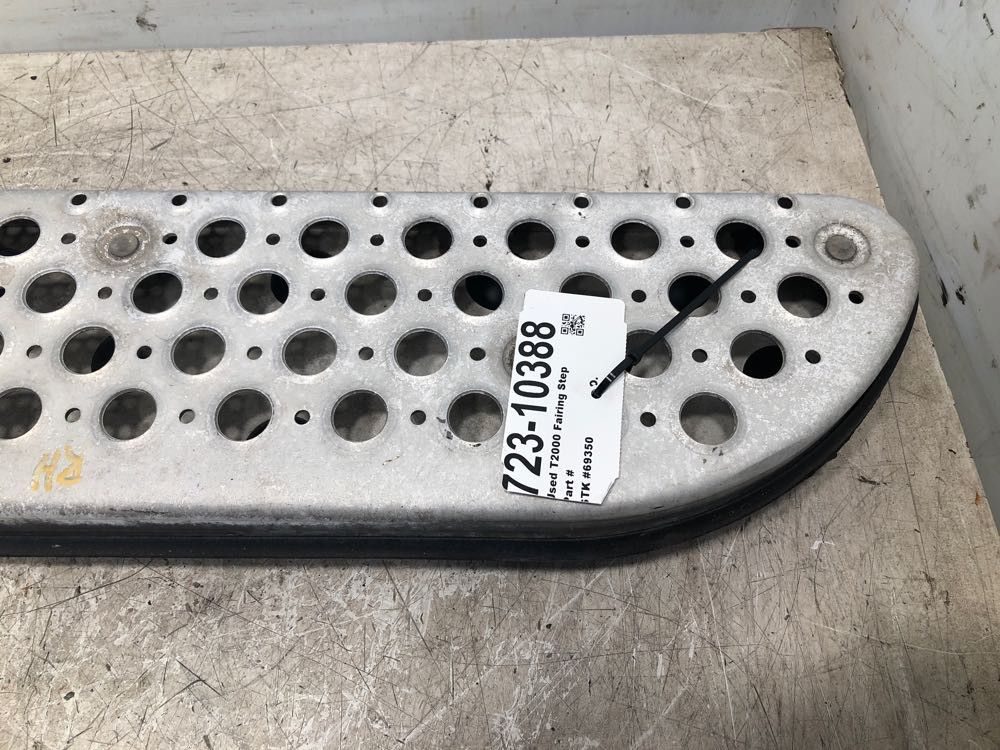 2000 Kenworth T2000 Step (723-10388)