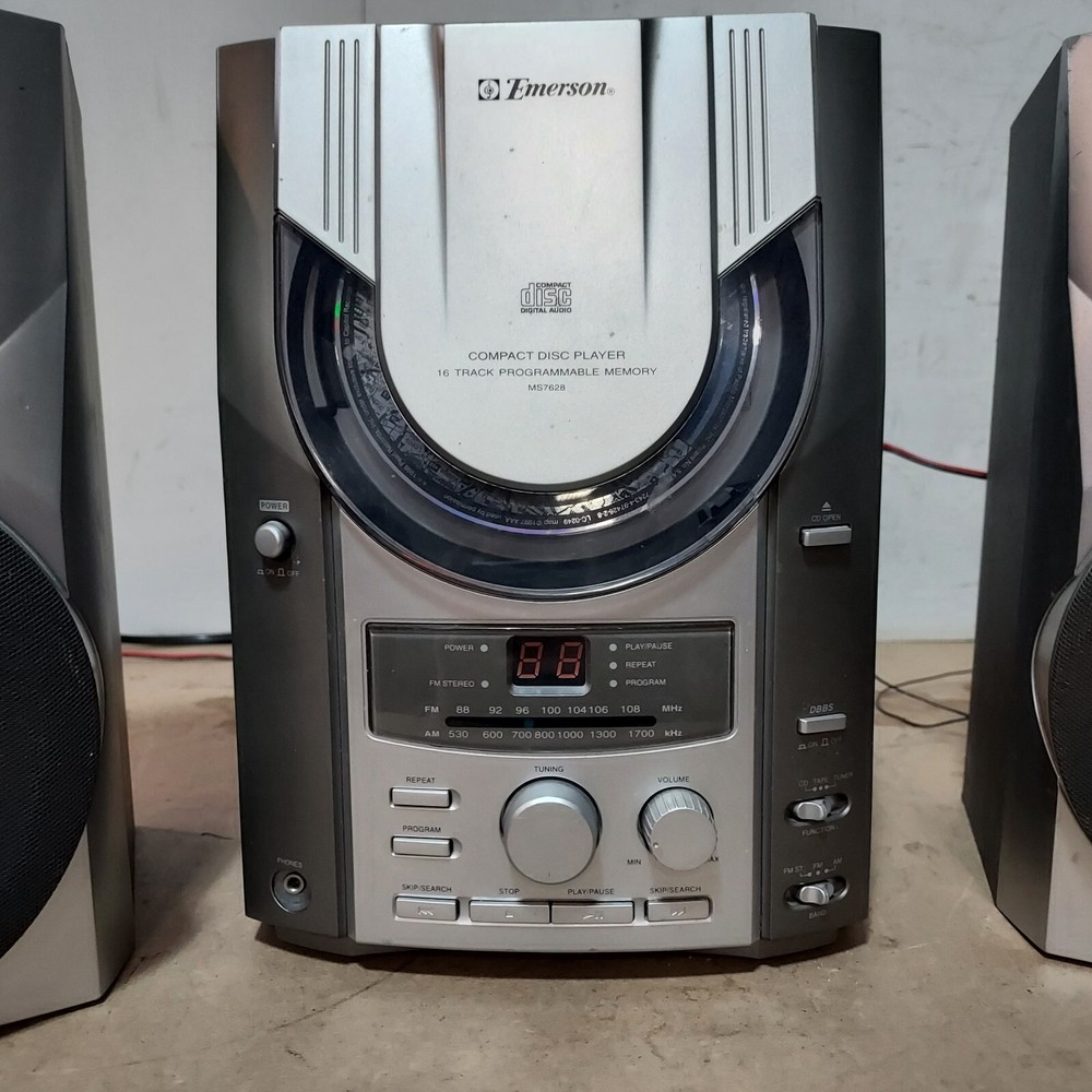 Emerson Compact Disc Player 16 track Model MS7628 - Check Description