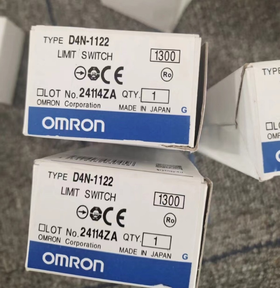 1pcs OMRON D4N-1122 limit switch
