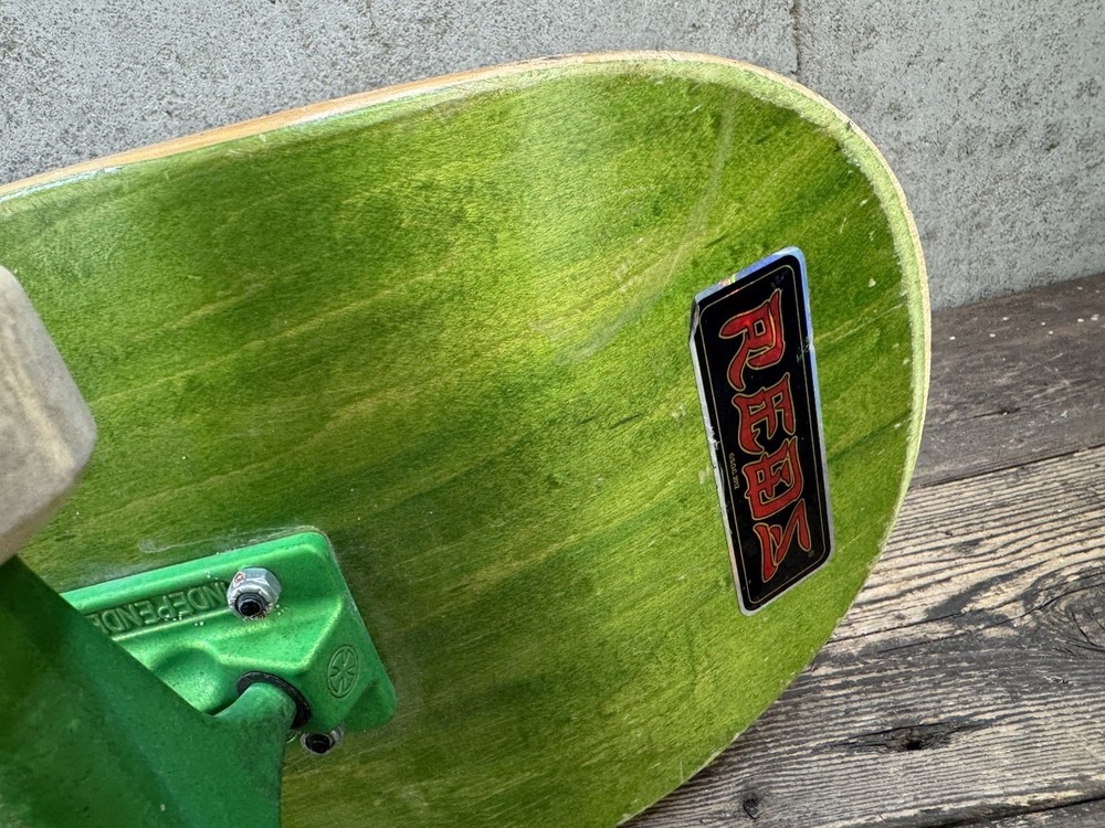 Skateboard With Indepenent Trucks