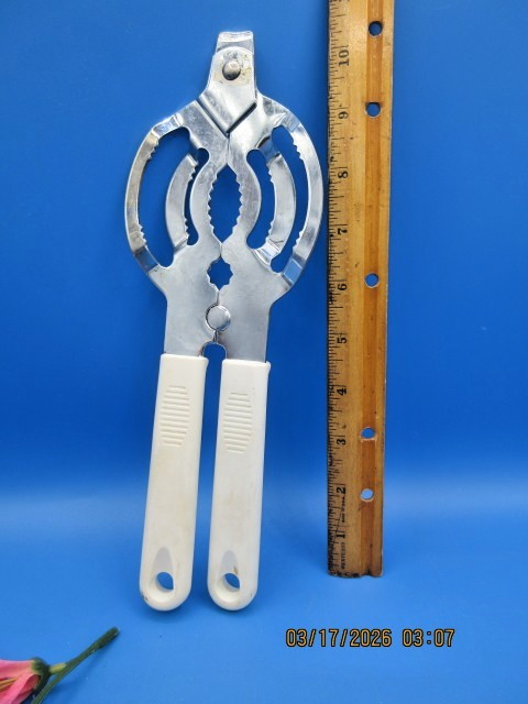 Multifunctional Kitchen Tool Jar & Bottle Opener