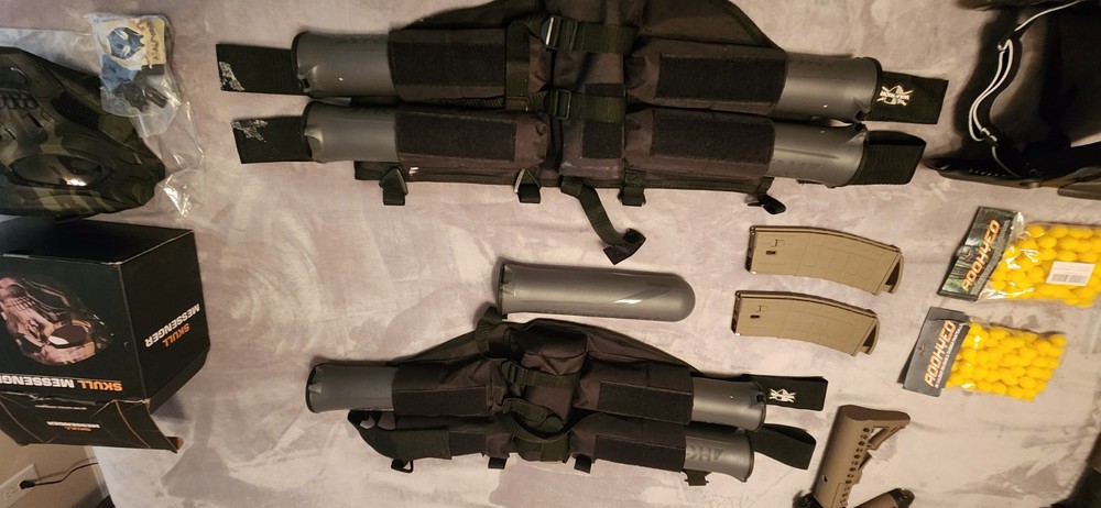 2 paintball guns with accessories