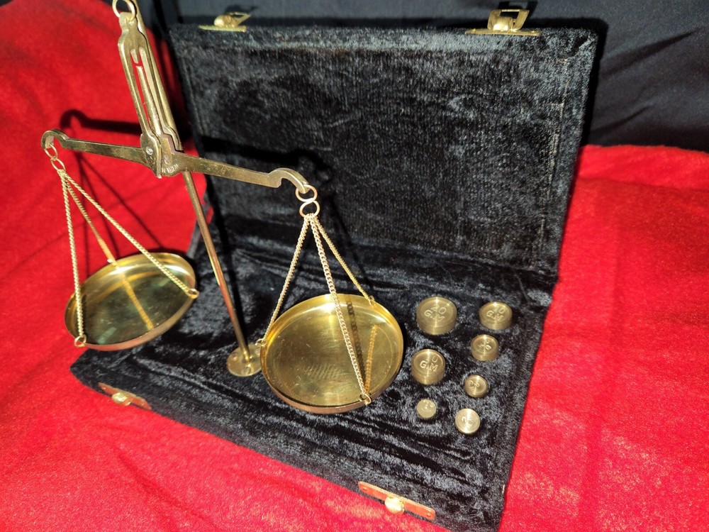 Vintage Hanging Scale (With Weights) in Carrying Case