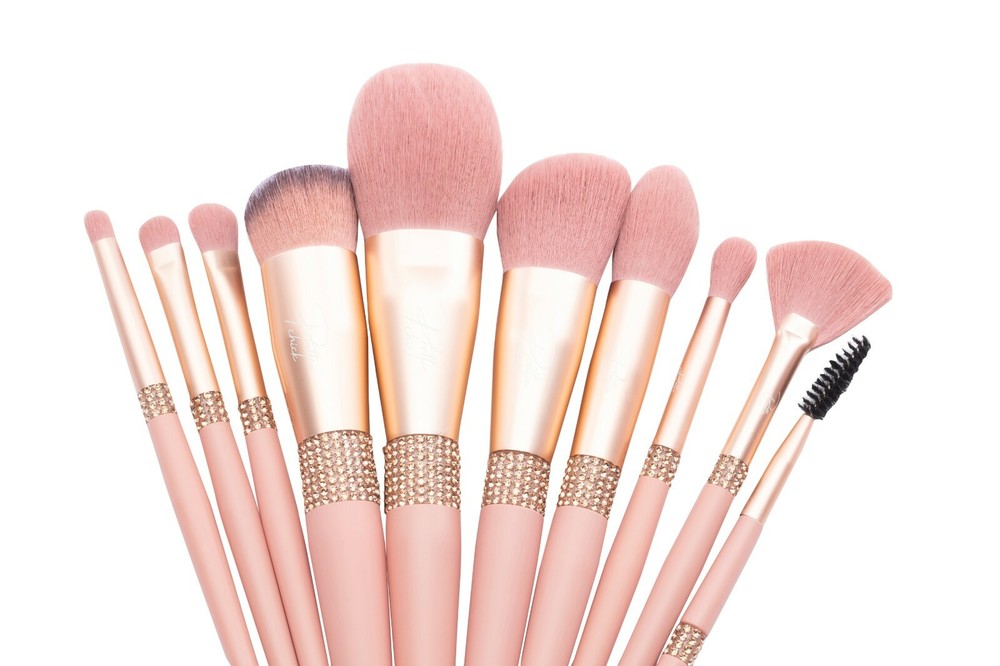 PRETTIE CHICK'S GORGEOUS PINK STUDED MAKEUP BRUSHES AND CASE