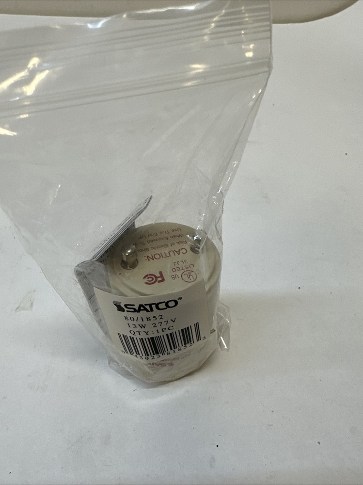 Satco Smooth Phenolic GU24 - 4-Pin CFL Socket - 801852