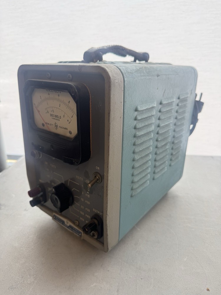 HEWLETT PACKARD HP MODEL 400D VACUUM TUBE VOLTMETER, (powers on, Untested)