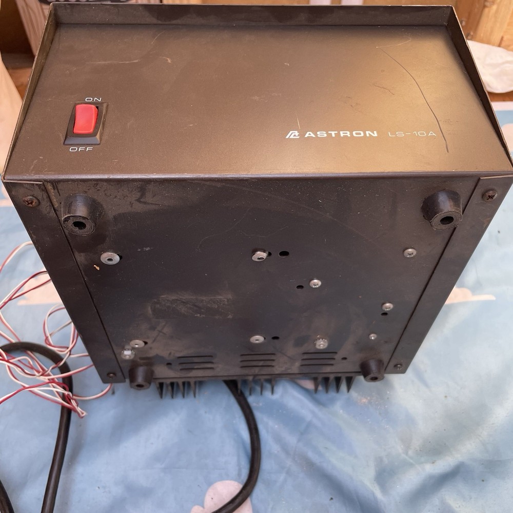 Astron LS-10A Linear Tabletop Power Supply, 28VDC, 10A Max