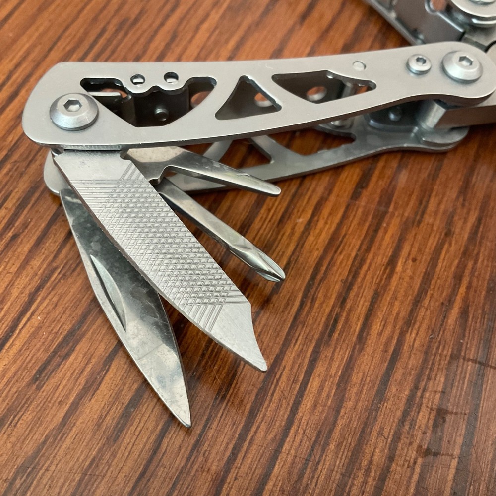 Small Multi Tool with pouch