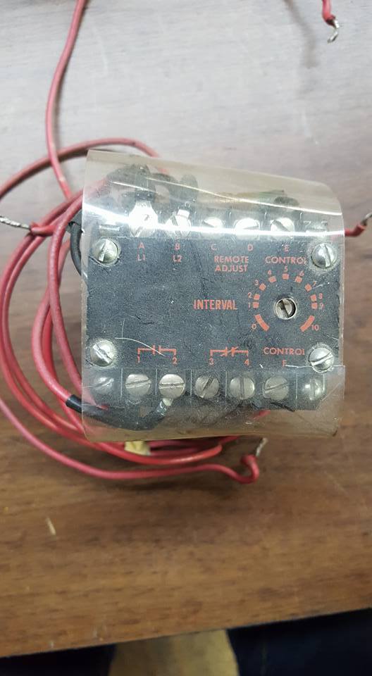 INDUSTRIAL SOLID STATE CONTROLS 1214 MOTION DETECTOR   W174