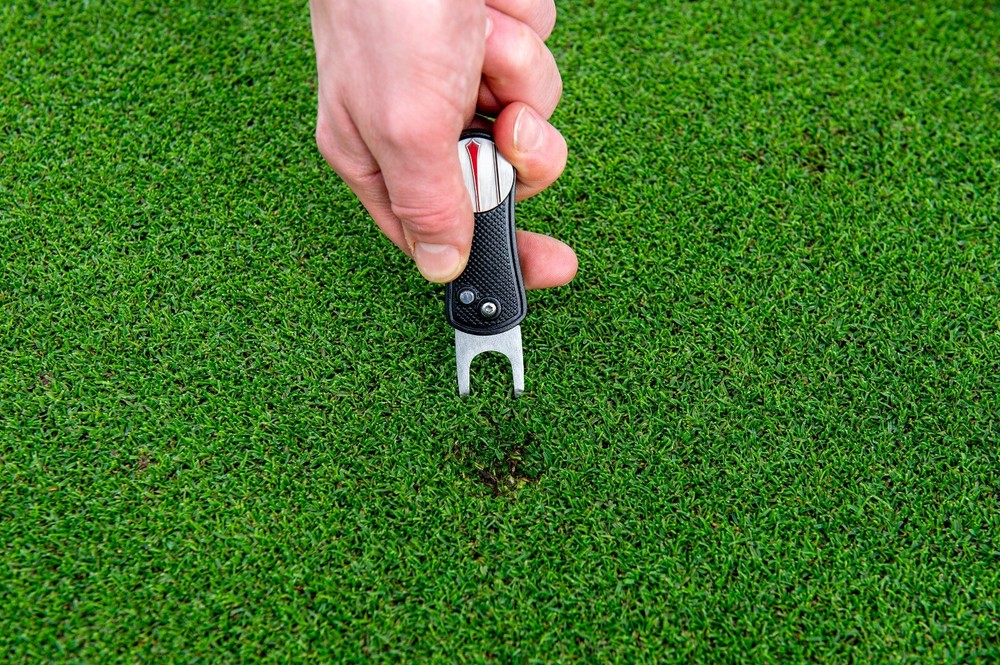 Golf Divot Tool and Ball Marker with Putt Alignment Tool + Ball Stencil