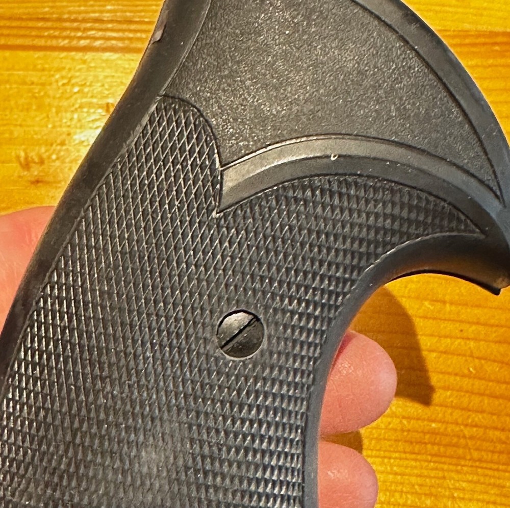 RS6-L Pachmayr Presentation Rubber Grip