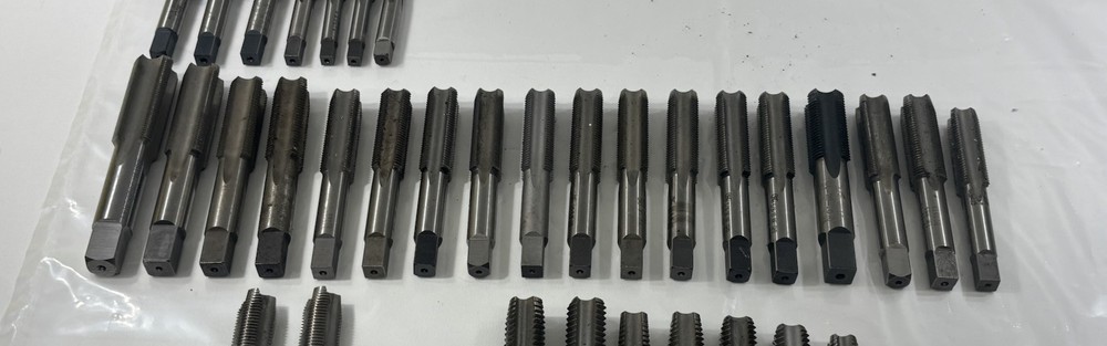 (Lot of 32) 4 Fluted Thread Taps