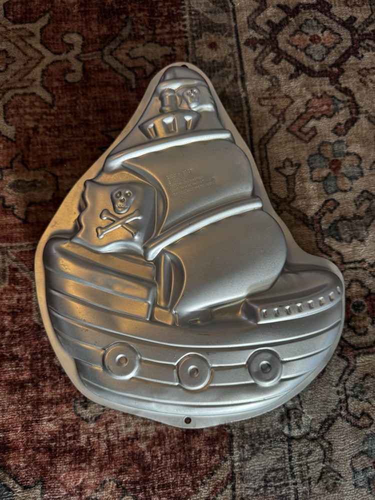 WILTON PIRATE SHIP CAKE PAN