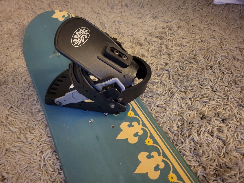 Vintage Apocalypse Snowboard 56" Spiral bindings missing 1 strap