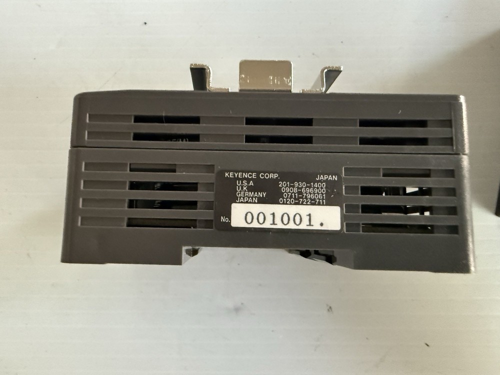 Keyence KV24DT PLC 24-Point Programmable Controller Module w/ 24V Power Supply