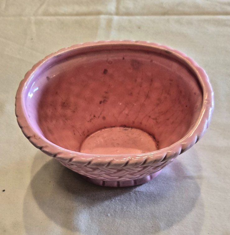 Basketweave Pattern Planter/Vase Pink