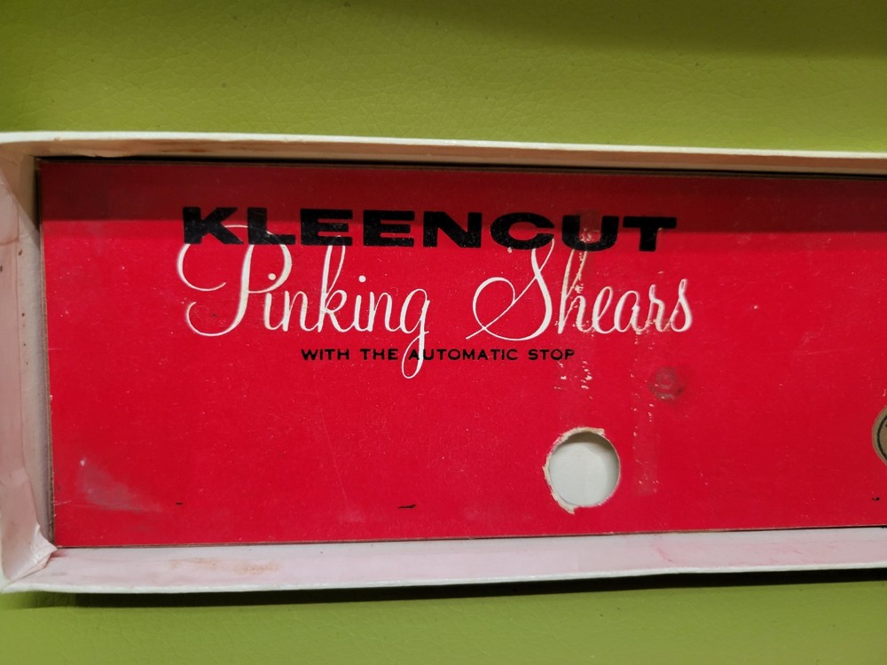 VINTAGE 1950s KLEENCUT PINKING SHEARS w/ BOX
