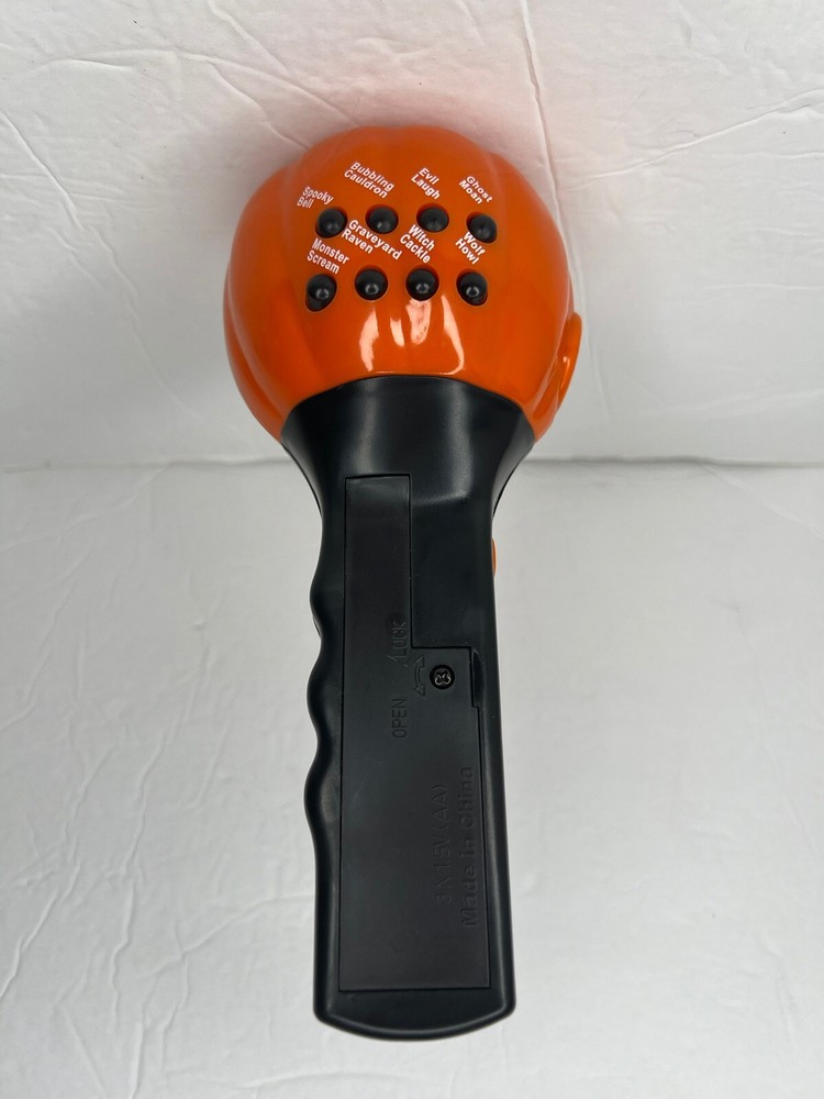 Happy Haunting - Flashlight With Halloween Sound Effects - New