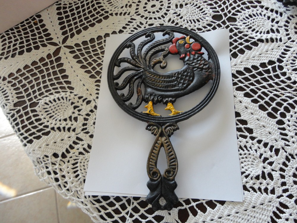 Cast iron painted rooster trivet