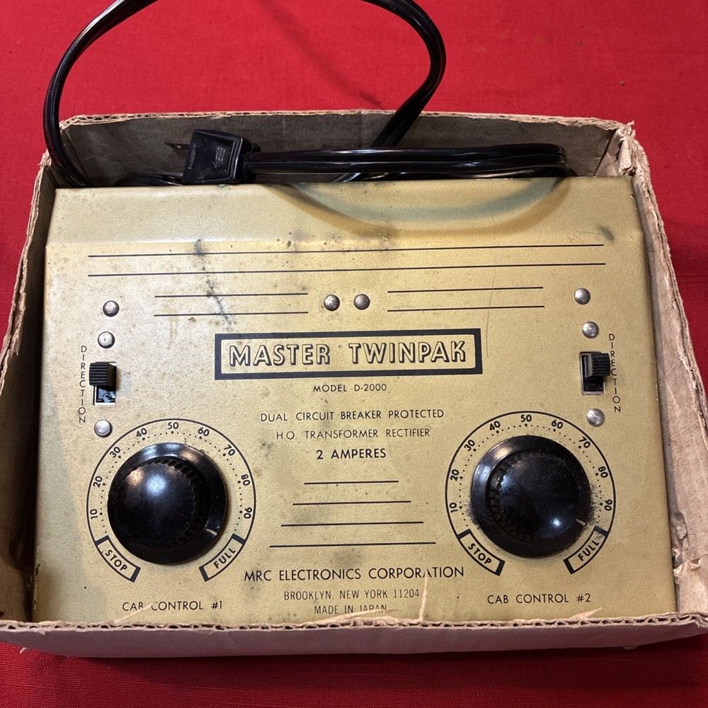 Imperial HO Train Master Twin Pack D – 2000:1598. Untested.