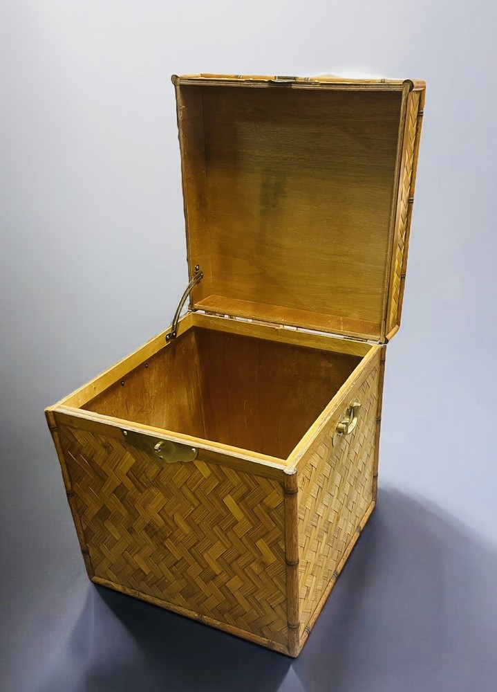 CHIC COASTAL RATTAN TRUNK/SIDE TABLE