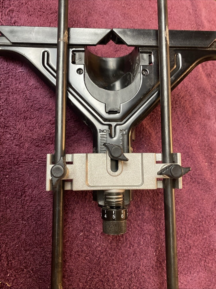 DeWALT Universal Edge Guide DW6913 w/ Accessories