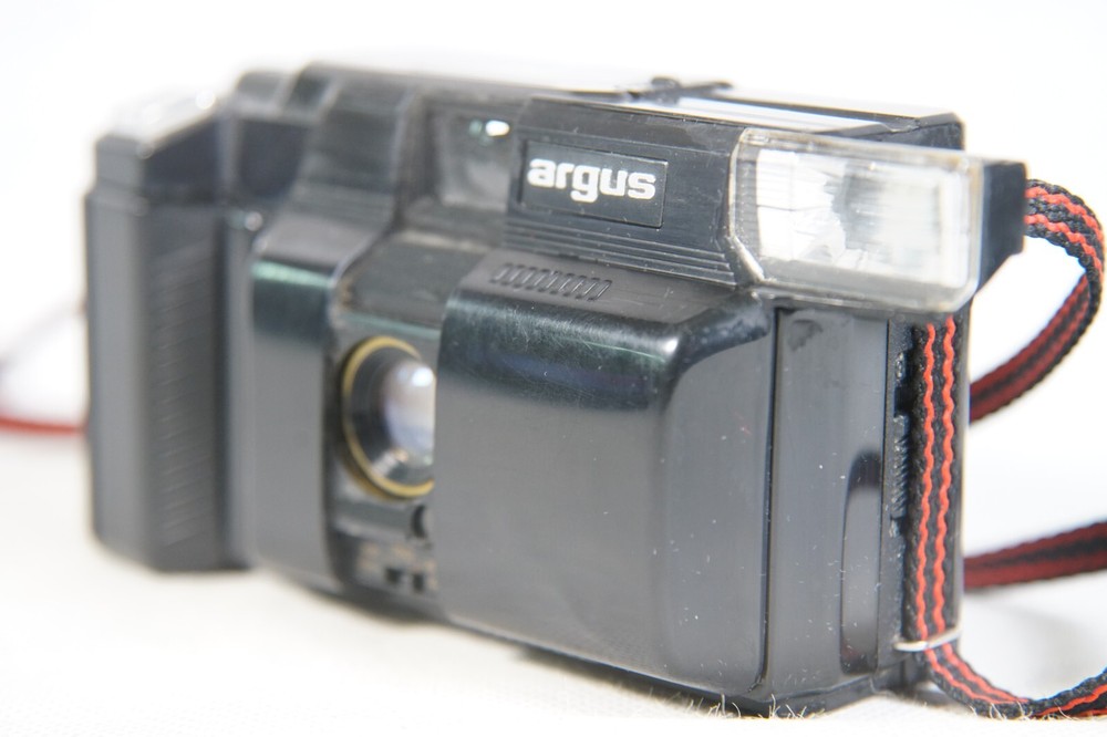 Argus Automatic Point & Shoot Compact Camera Flash 35mm Film Black Case