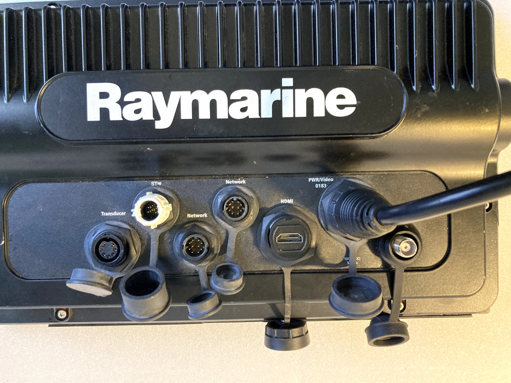 Raymarine eS127 MFD Chartplotter GPS Radar Display E70284 – Works CRACKED SCREEN