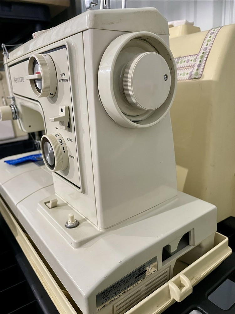 *Vintage Kenmore 1560 Sewing Machine w Foot Control, Case - WORKING