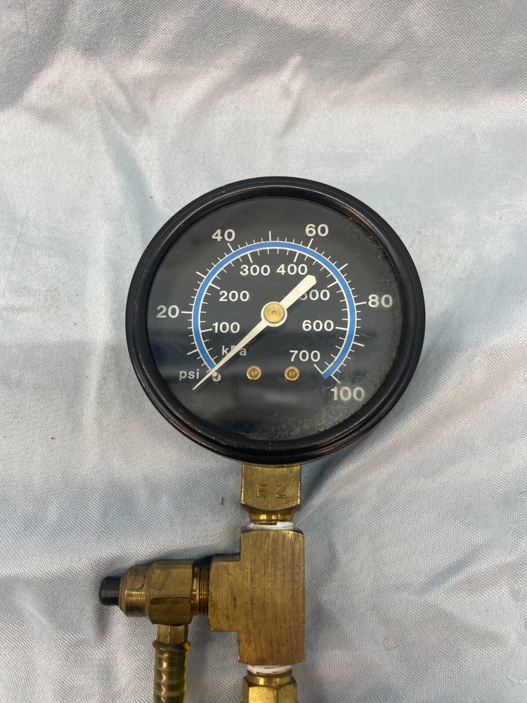 Compression Test Gauge 100psi 06 1Q Black