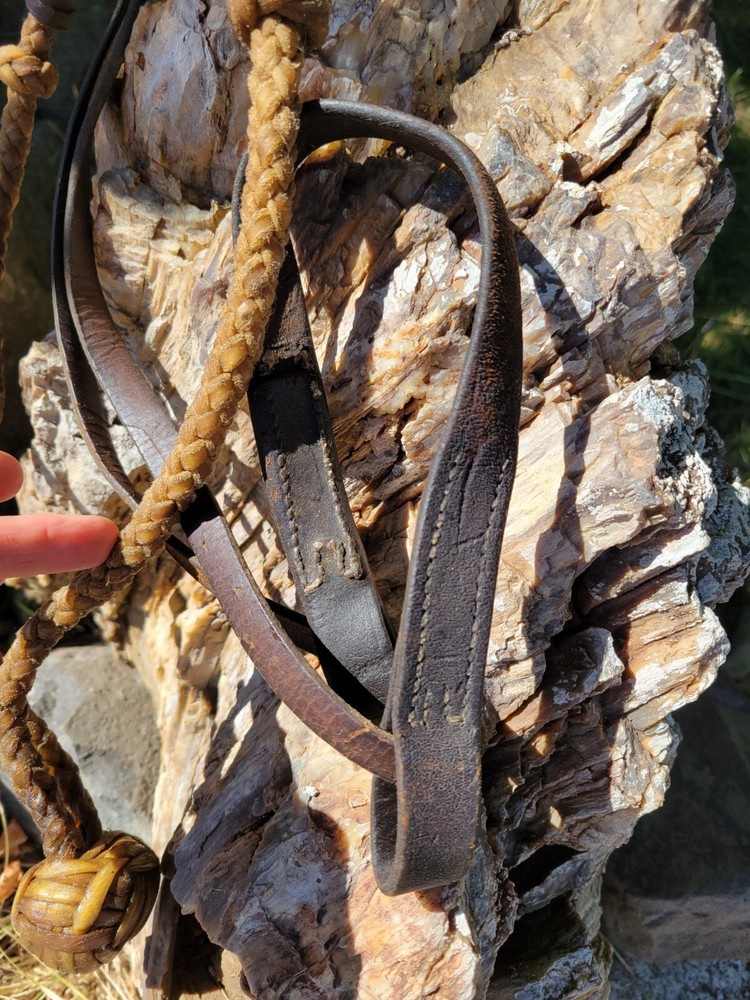 ANTUQUE RAWHIDE BOSAL KEATHER HALTER