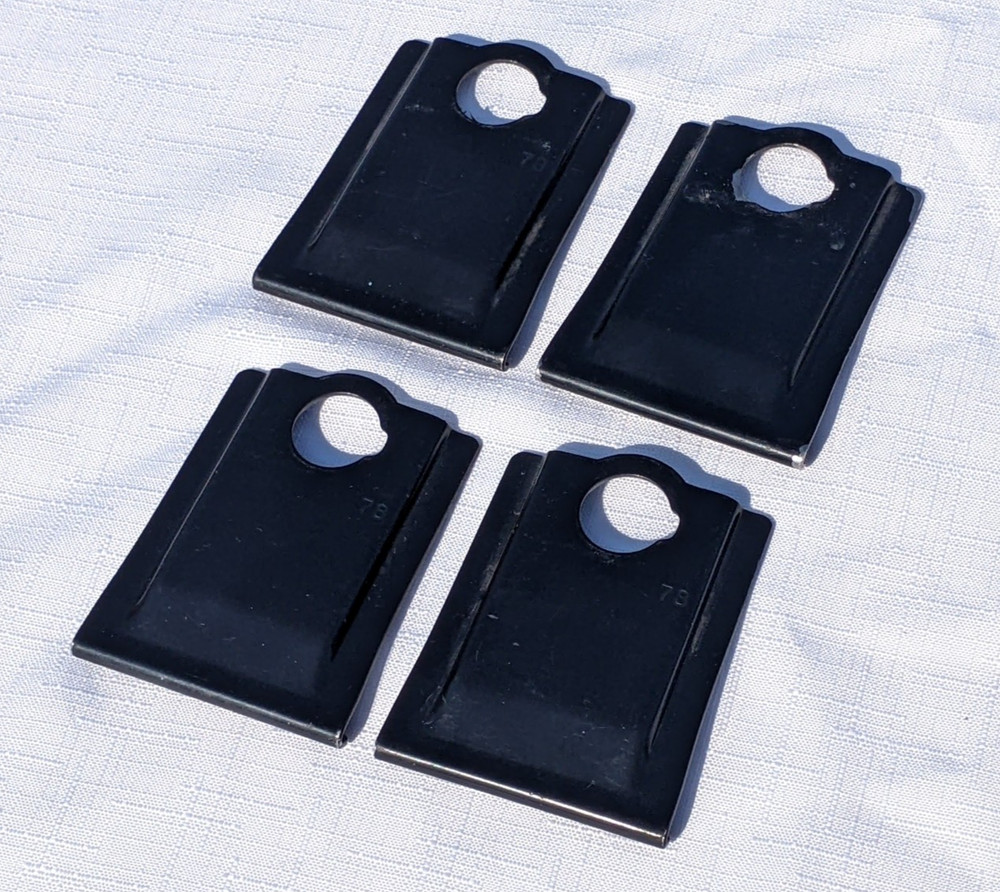 Matched Set of 4 YAKIMA Q78 Clips
