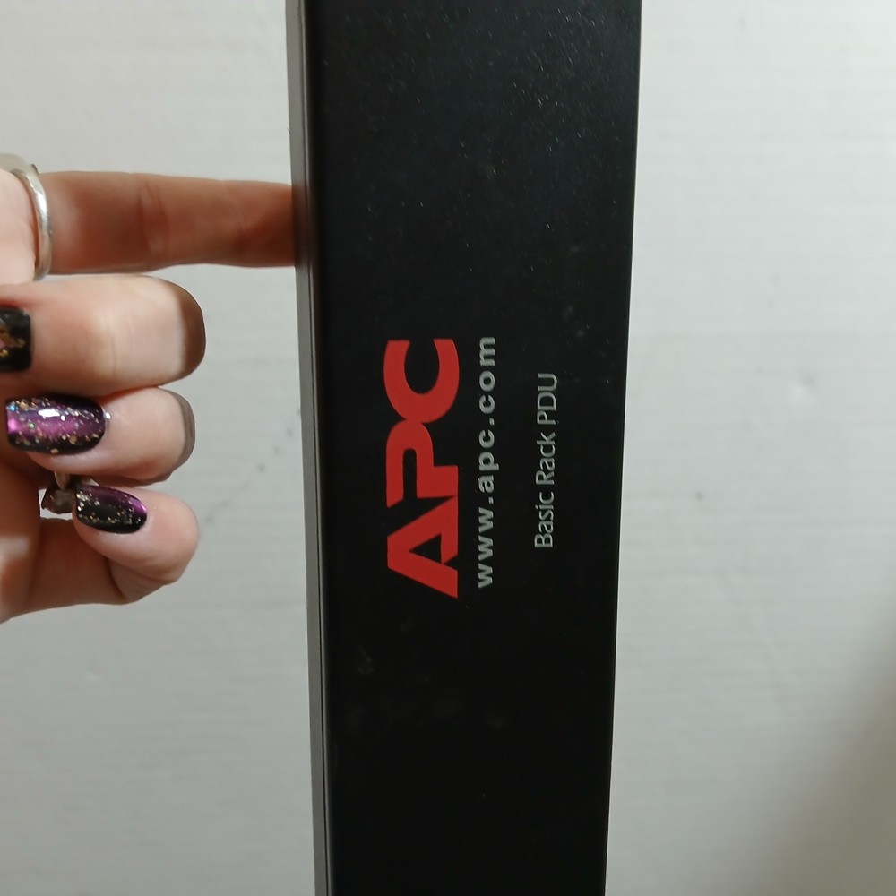APC AP7530 Basic Rack-Mount PDU - Power Distribution Strip.