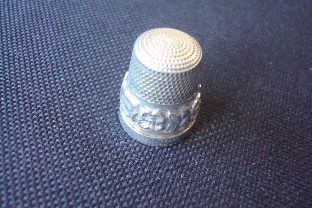 Sterling Silver Engraved Thimble, hallmarked, flowers