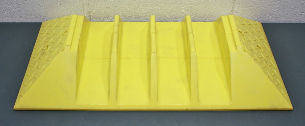 (1 Pair) Checkers Bumble Bee Cable Protector End Caps BB4EB-300GM-Y, 4 Channel