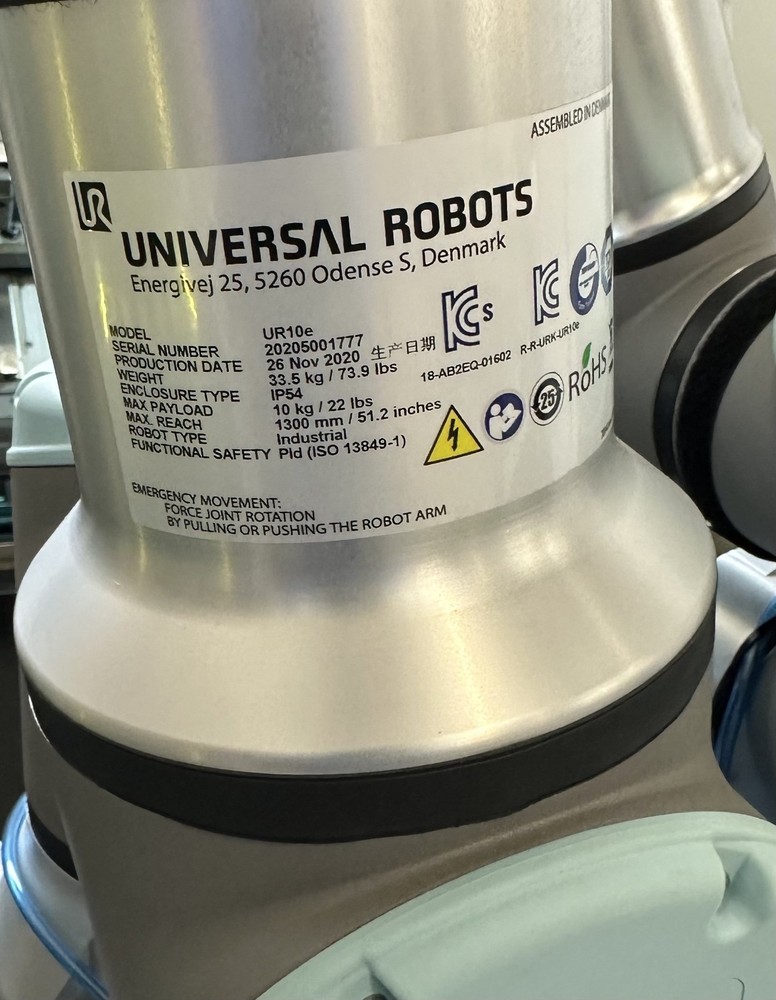 2020 UR10e Collaborative Robot + Controller + Vention stand + Schunk Gripper